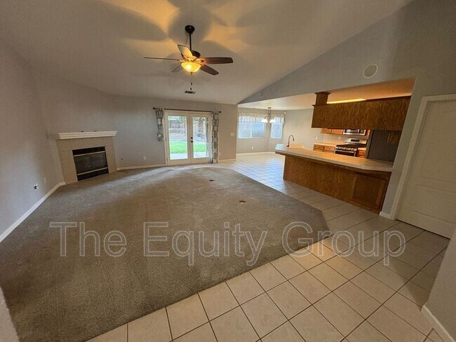 Building Photo - 2424 E Beech Ave