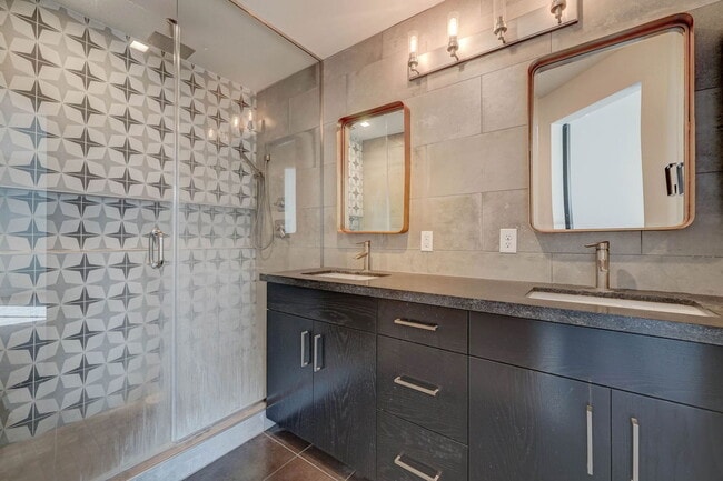 Building Photo - 504 E Roosevelt St