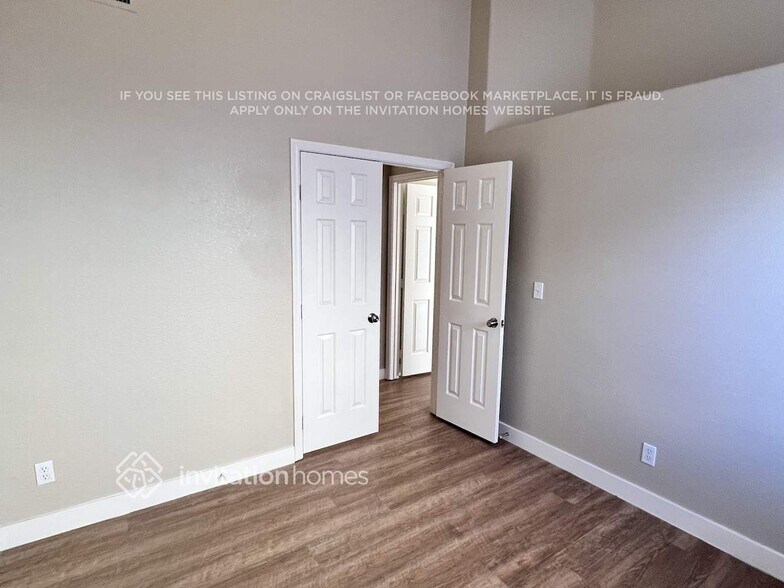 Building Photo - 1897 Longmeadow St