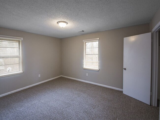 Building Photo - UPDATED 3 bed, 2 bath in Millington.