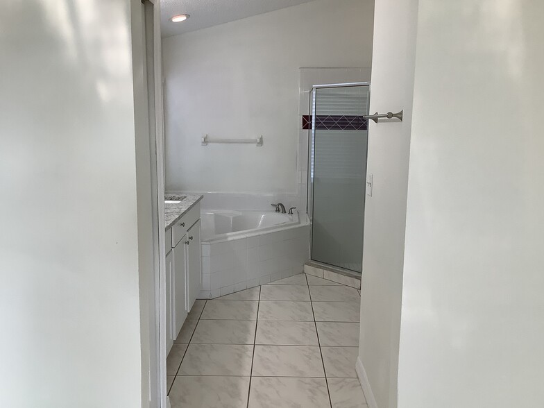 Building Photo - 2808 Berkshire Cir
