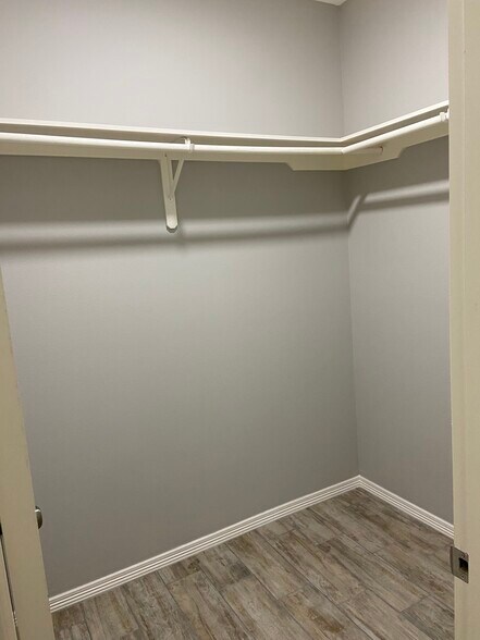 Building Photo - 1406 W Heritage Dr