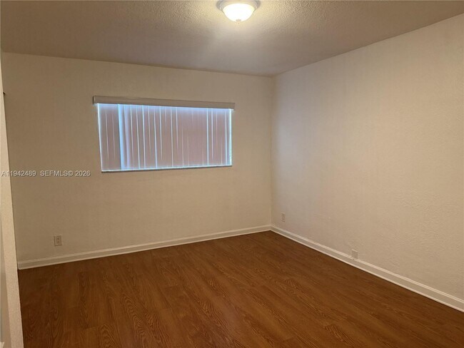 Building Photo - 6703 N Kendall Dr