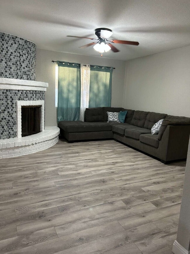 Building Photo - "Well Maintained 3-Bedroom, 2 Bathroom in Yuma Valley!"