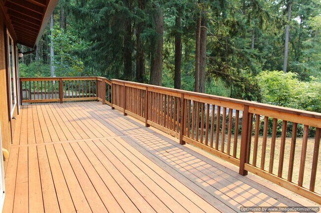 Building Photo - Charming 3-Bedroom Rambler with Spacious Y...