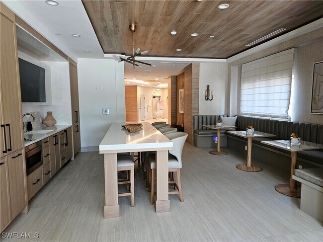 Building Photo - 9051 Gulf Shore Dr
