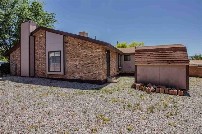 Building Photo - Super cute 2 bedroom townhouse!