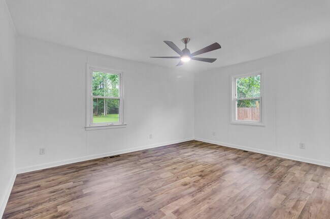 Building Photo - 300 Battleground Ave