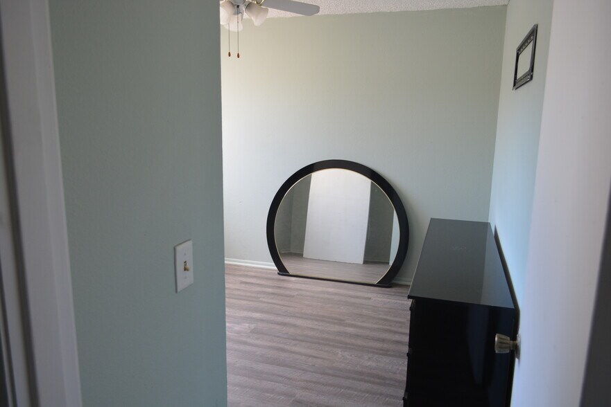 Building Photo - 973 Whitman Dr