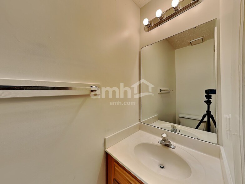 Building Photo - 5301 Wenesly Ct