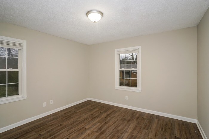 Building Photo - 223 Rebecca Ln