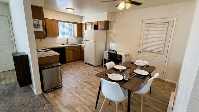 Building Photo - Furnished unit with huge backyard.