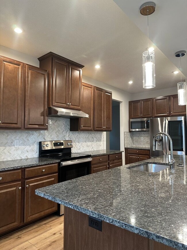 Building Photo - Welcome to this stunning 4-bedroom, 2.5-ba...