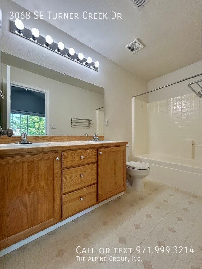Building Photo - 3068 SE Turner Creek Dr