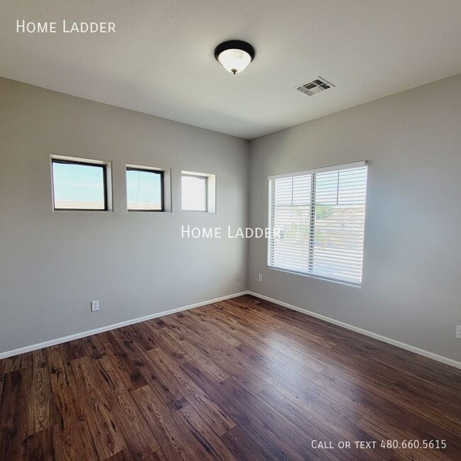 Building Photo - 6282 S Moccasin Trail