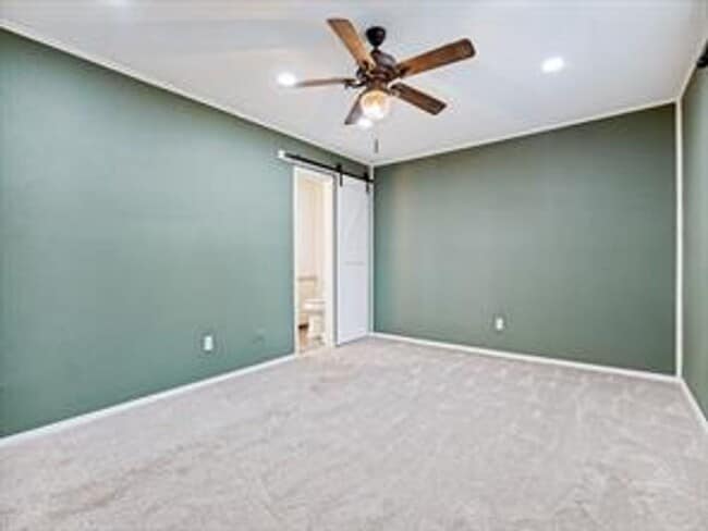 Building Photo - 1620 Post Oak Dr