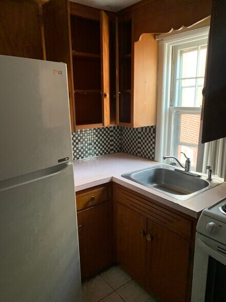 Kitchen - 2449 W Tilghman St