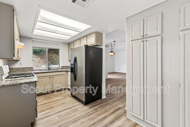 Building Photo - 27099 Rainbow Creek Dr