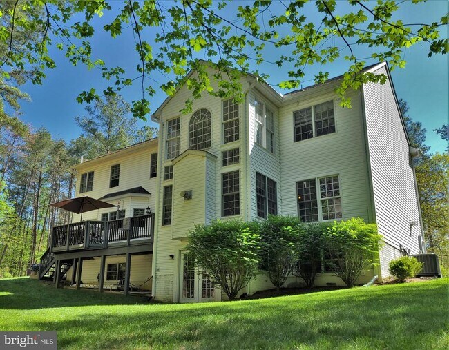 Building Photo - 9 Riva Rdg Ln