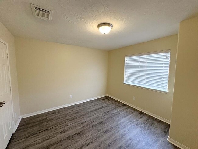 Building Photo - 4030 Falvel Shadow Creek Dr