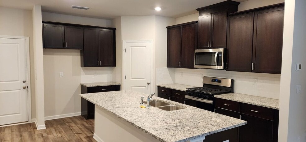 Building Photo - 112 Cedar Ln