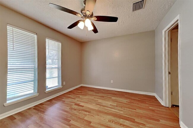 Building Photo - 13627 Montaigne Dr