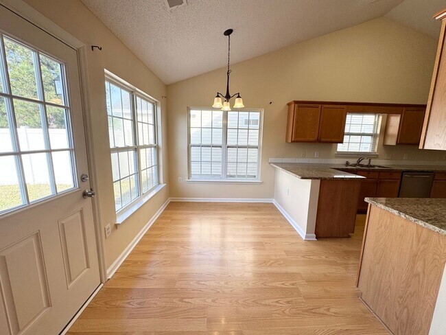 Building Photo - Myrtle Beach - 3 Bedroom / 2 Bathroom Home