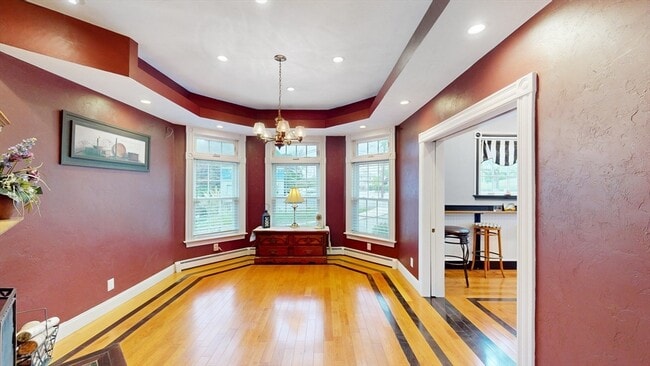 Building Photo - 654 Main St