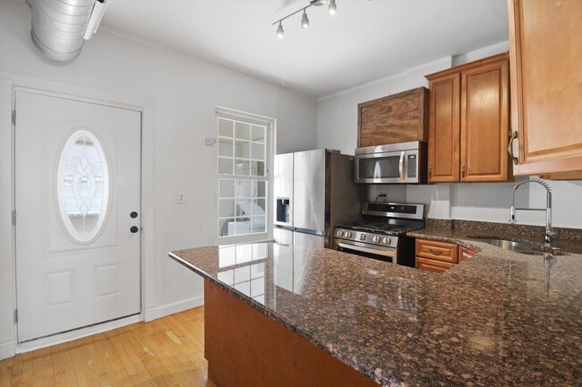 Building Photo - 2911 W Belden Ave