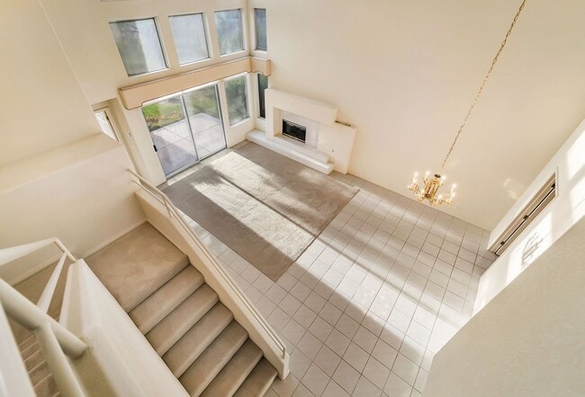 Building Photo - Charming Guard-Gated Southwest Las Vegas Townhome with Fireplace & Golf Course Views!