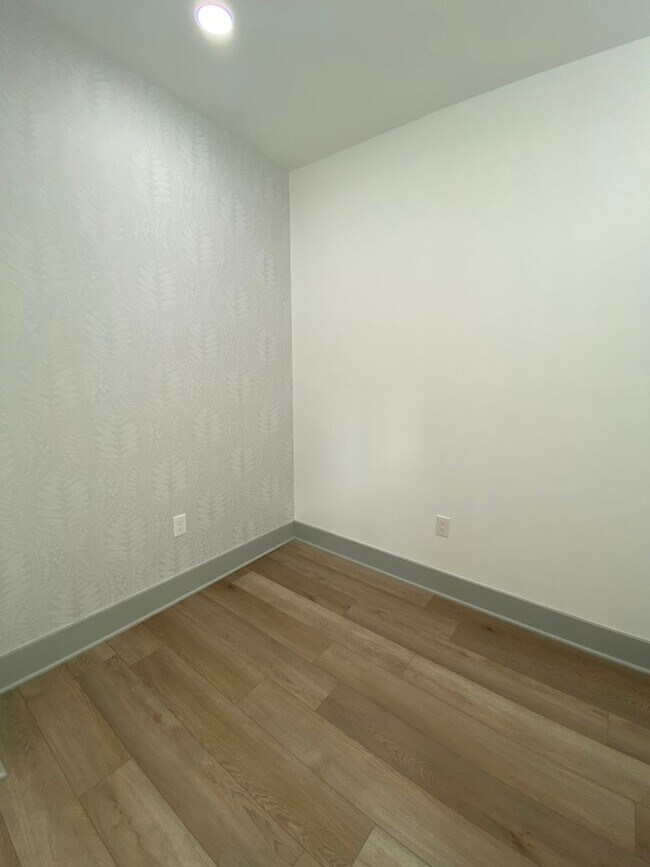 Building Photo - 627 Manor St