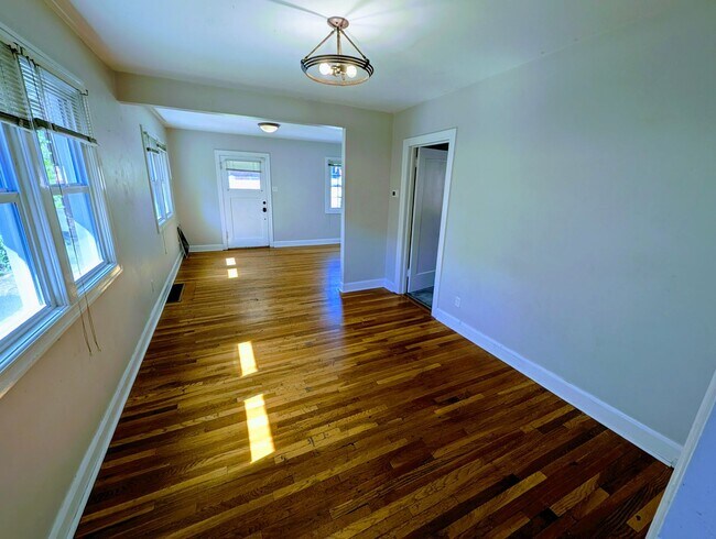 Building Photo - Beautiful Home is Salt Lake City!!!