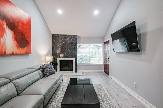 Building Photo - 11643 Village Place Dr