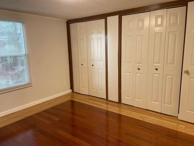 Building Photo - Updated Two Bedroom Trailer with Lake Acce...