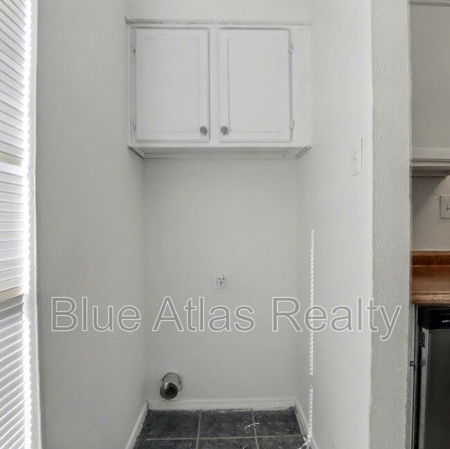 Building Photo - 610 Lillard Rd