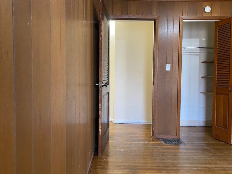 Building Photo - 127 Selye Terrace