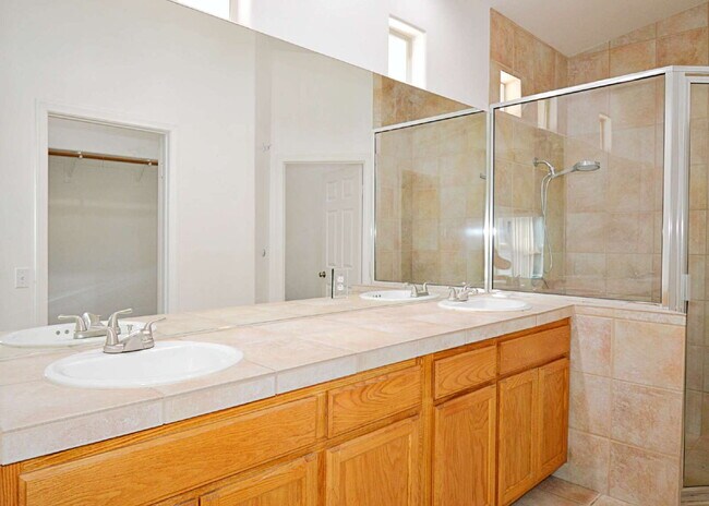 Building Photo - 5/3 Stunner in Cathedral City