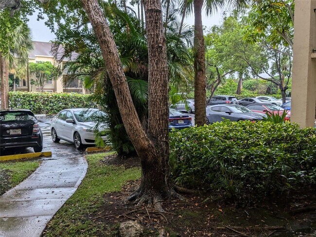 Building Photo - 9999 Summerbreeze Dr