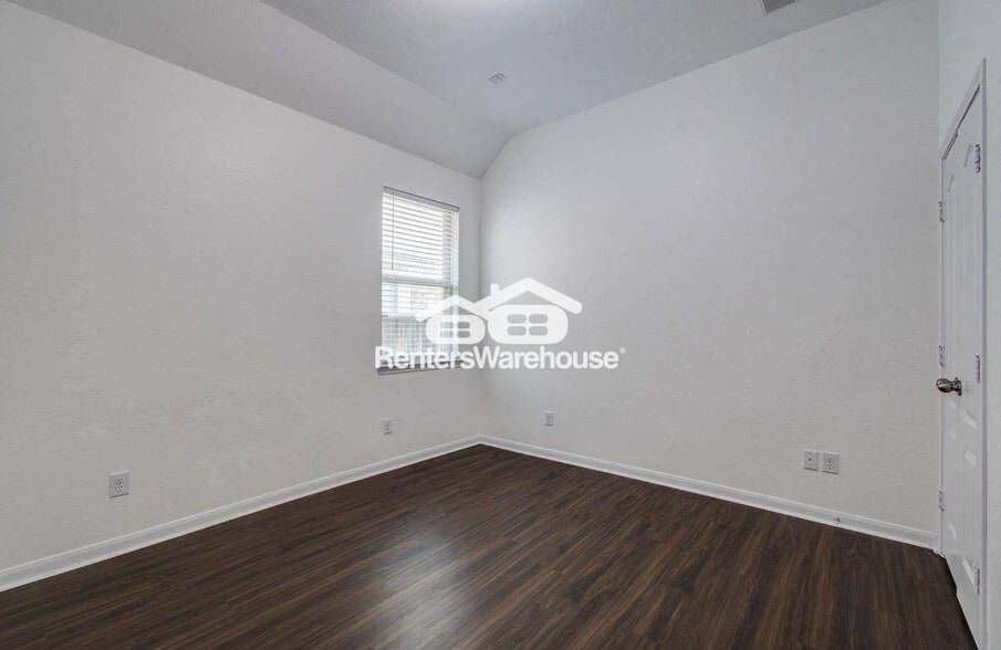 Building Photo - 17622 Quiet Shores Dr