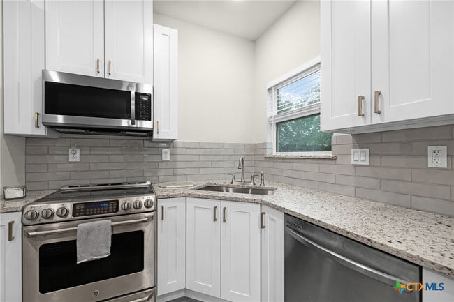 Building Photo - 446 W Overlook Dr