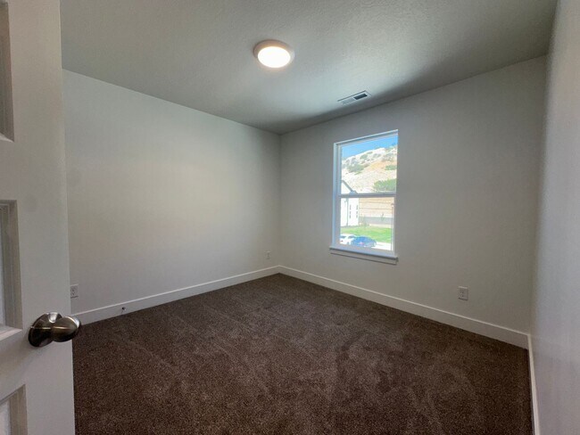 Building Photo - 5280 Acacia Dr