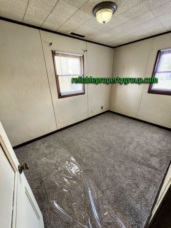 Building Photo - New Listing - Fort Wayne