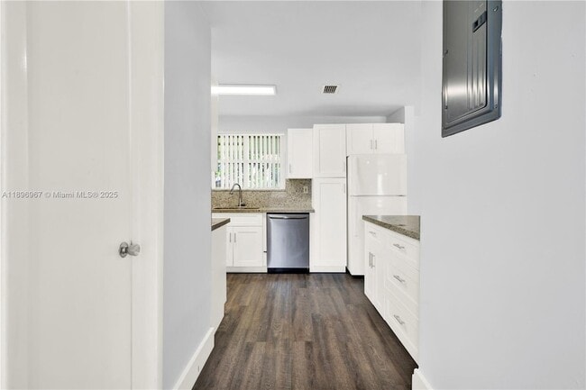 Building Photo - 20537 SW 92nd Ct