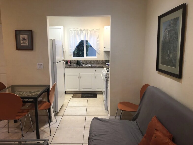 Building Photo - 245 W Elm Ave