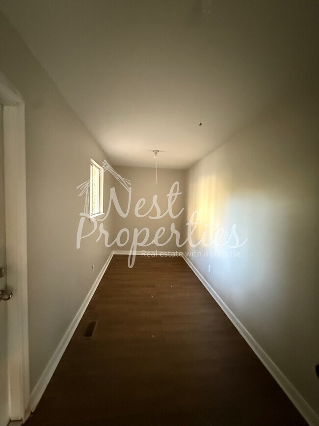 Building Photo - 233 E Cambridge Ave