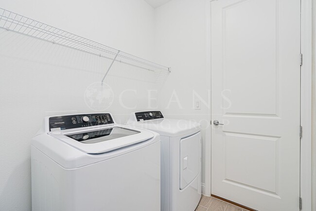 Building Photo - NEWER 4 Bedroom 3 Bath Home in Halifax Pla...