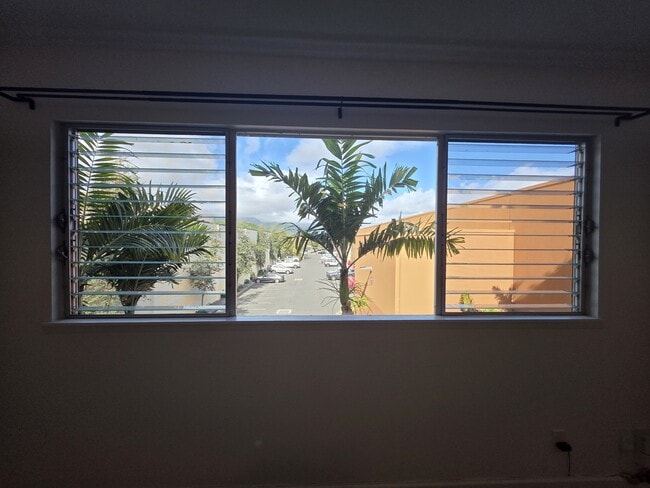 Building Photo - 350 Aoloa St