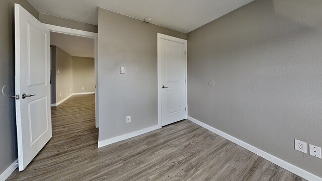 Building Photo - 1105 S Woodlawn St