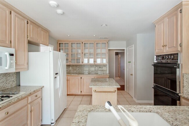 Building Photo - 6926 Colfax Dr
