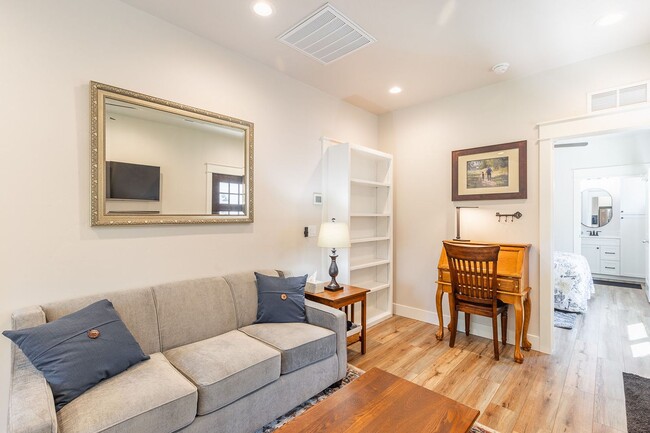 Building Photo - Charming Fully Furnished 1 Bedroom, 1 Bath...